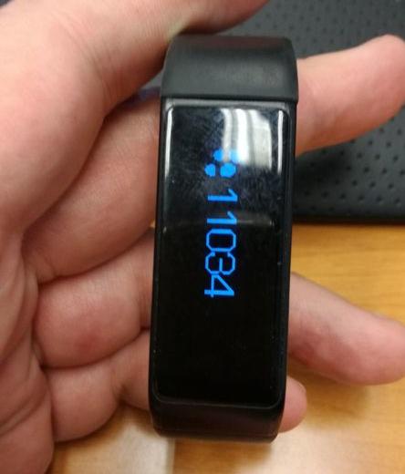 SmartWatch indicando los pasos de uno de los 'globeros' de la final Nacional de ProgramaMe'18.